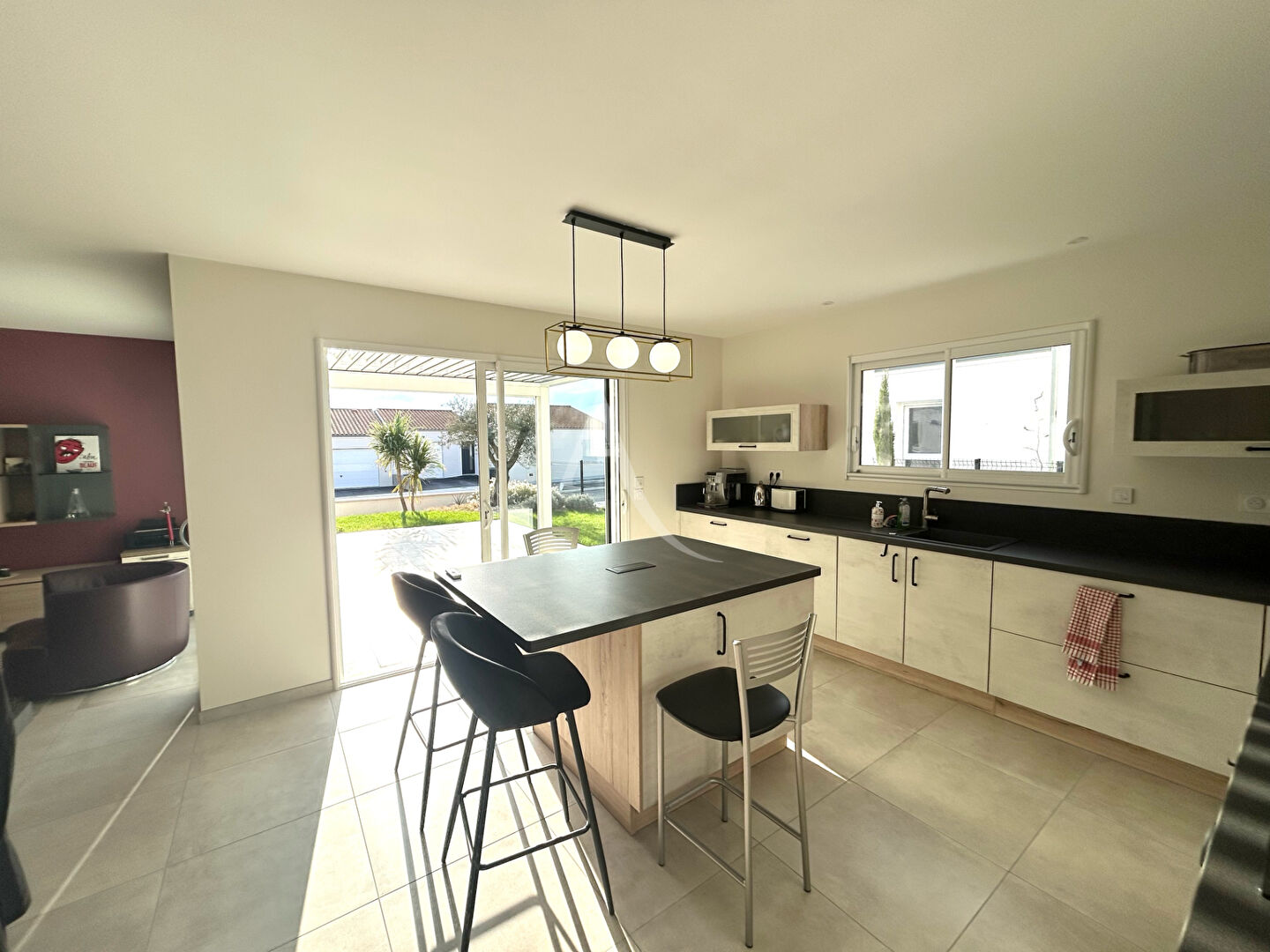 Photo Maison de plain-pied récente - Calme, confort et modernité image 3/6