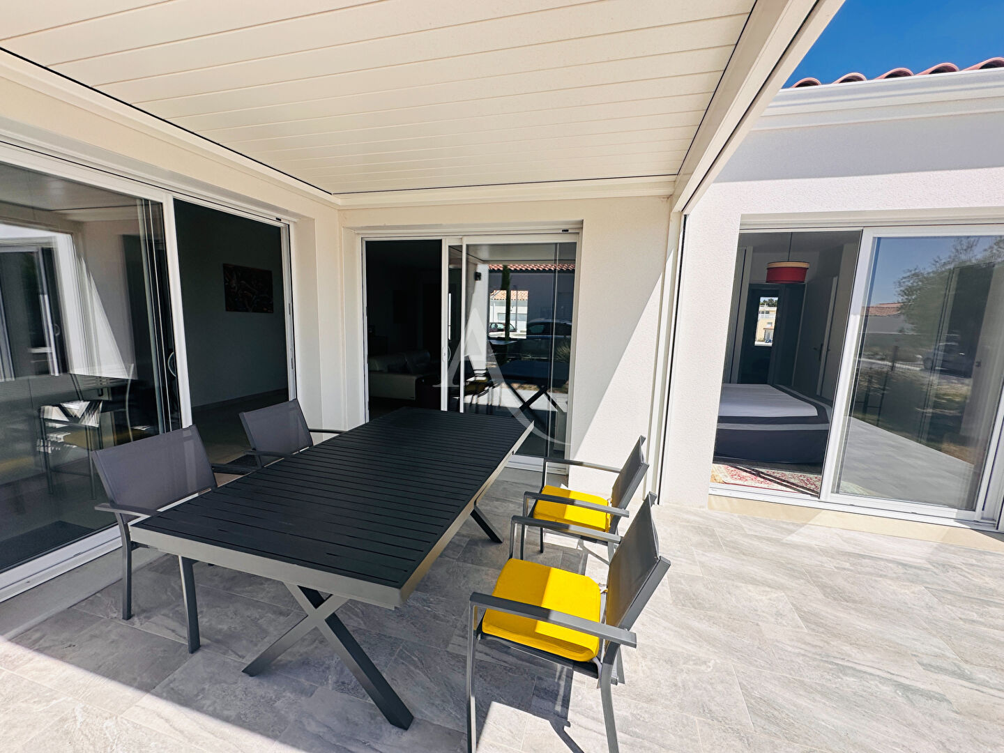 Photo Maison de plain-pied récente - Calme, confort et modernité image 4/6