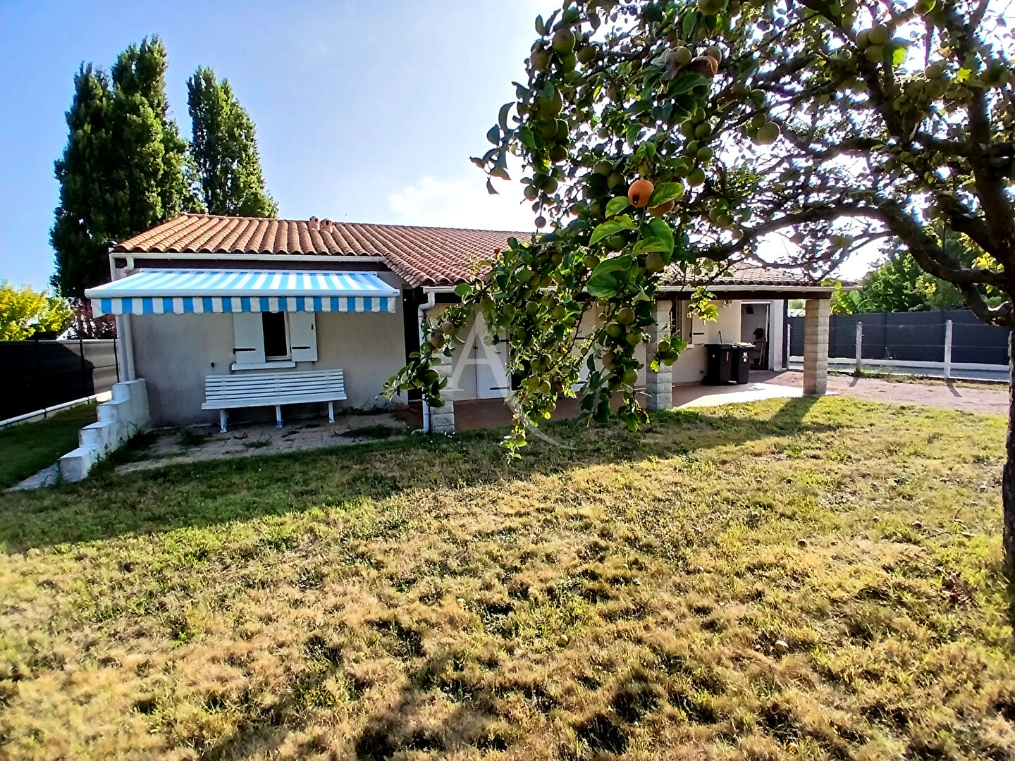 Agence immobilière de 
 L'ADRESSE SAINTES - L'adresse Saintes 
