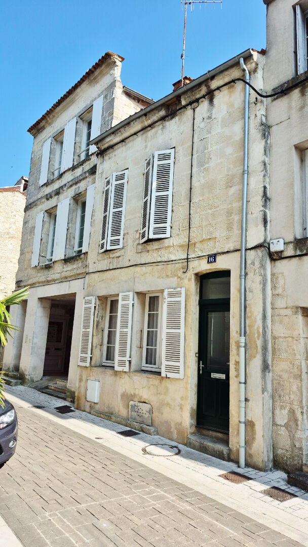 Maison coeur de ville à Saintes