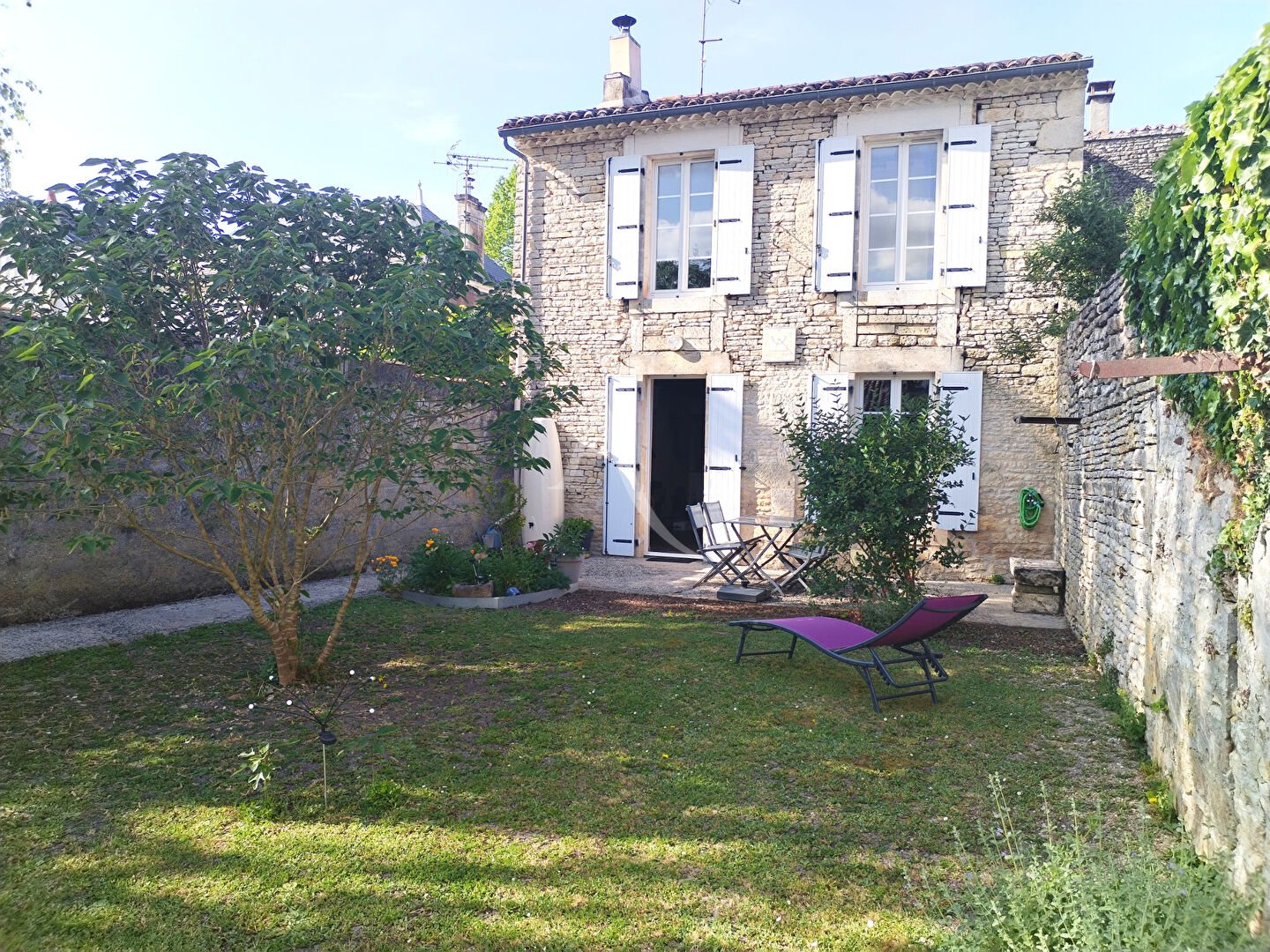 Agence immobilière de 
 L'ADRESSE SAINTES - L'adresse Saintes 

