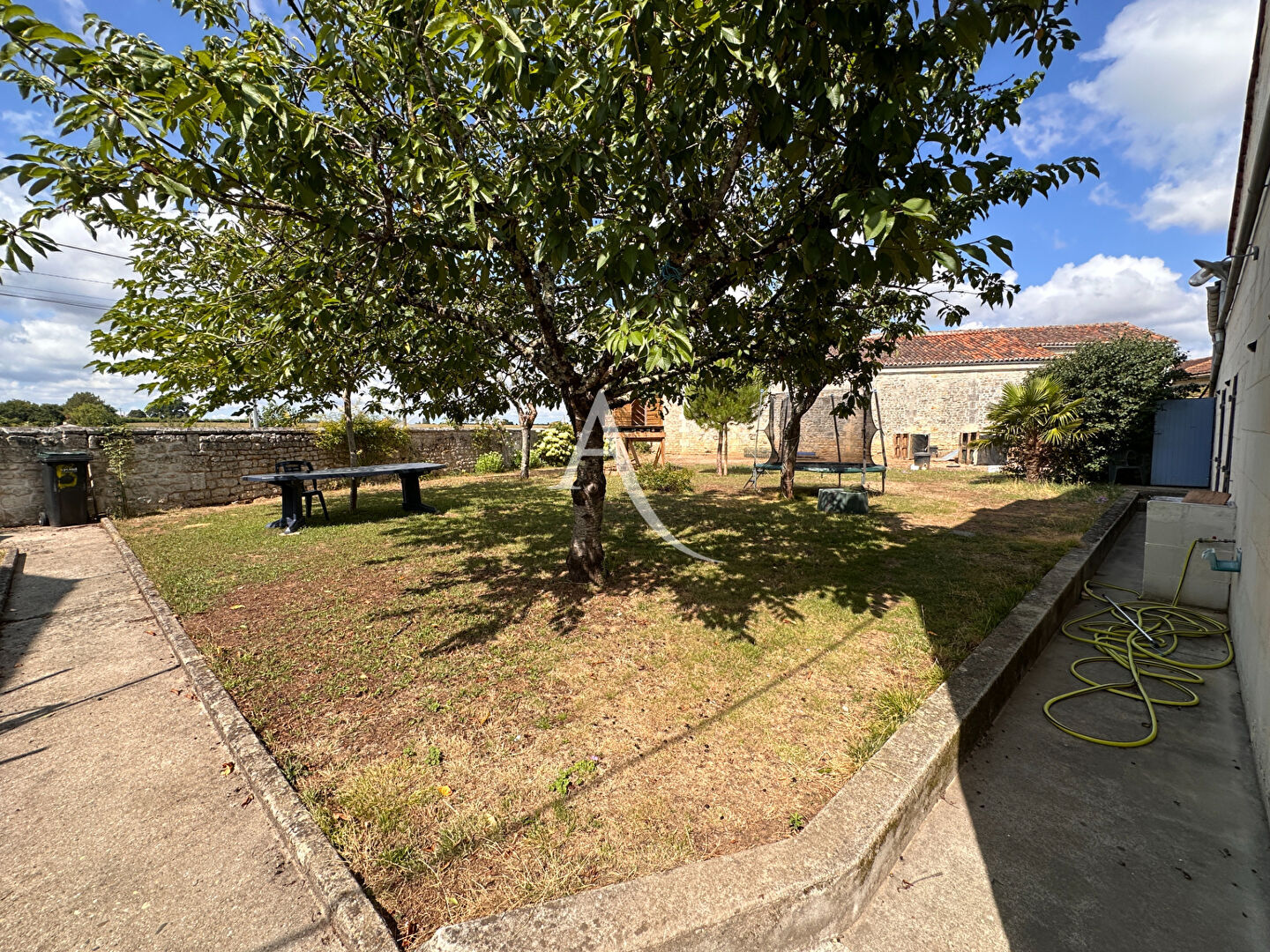 Photo Maison à louer meublée - Tesson 2 chambres 86.3 m2 image 2/6