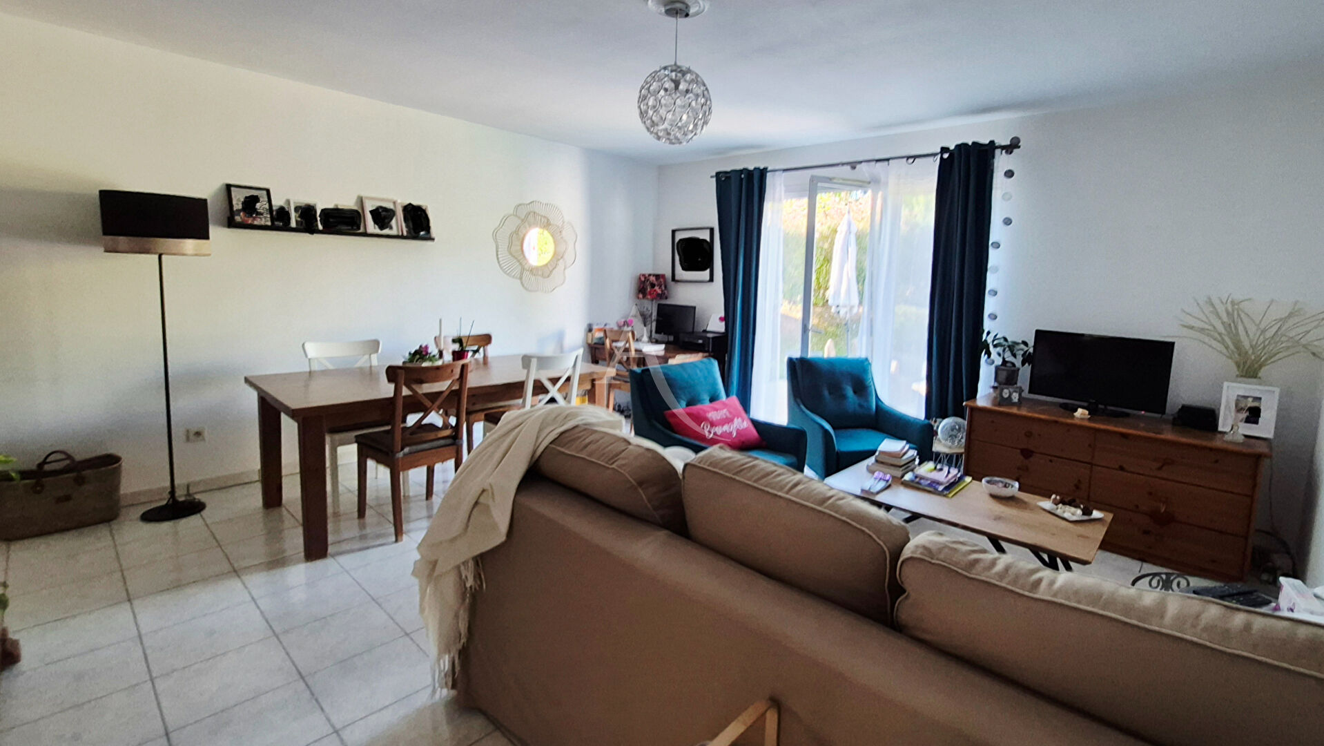 Photo Maison de plain pied à Ternant avec une piscine privative pour résident image 5/6