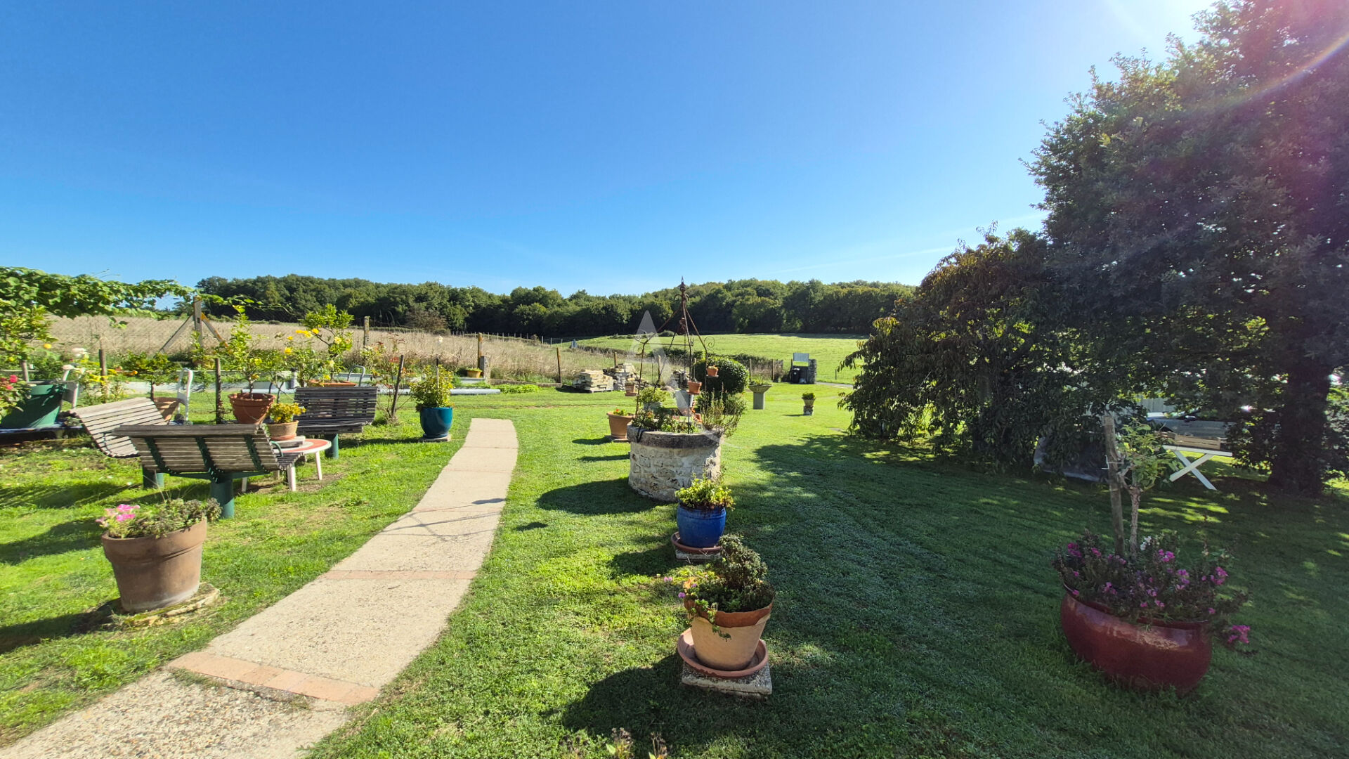 Photo Maison  7 pièce(s) 189 m2 - Chermignac image 1/6