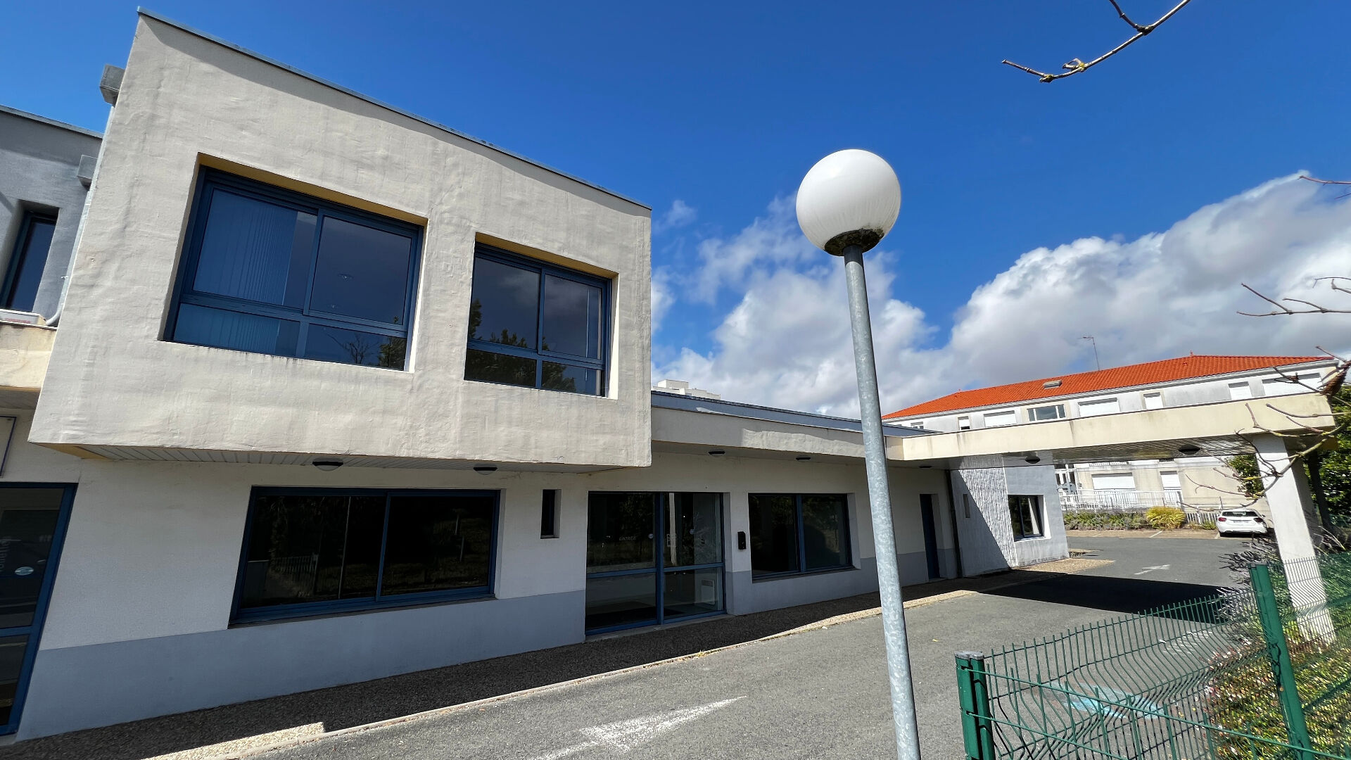 Local commercial de 577 m2 avec parkings en plein centre de Royan