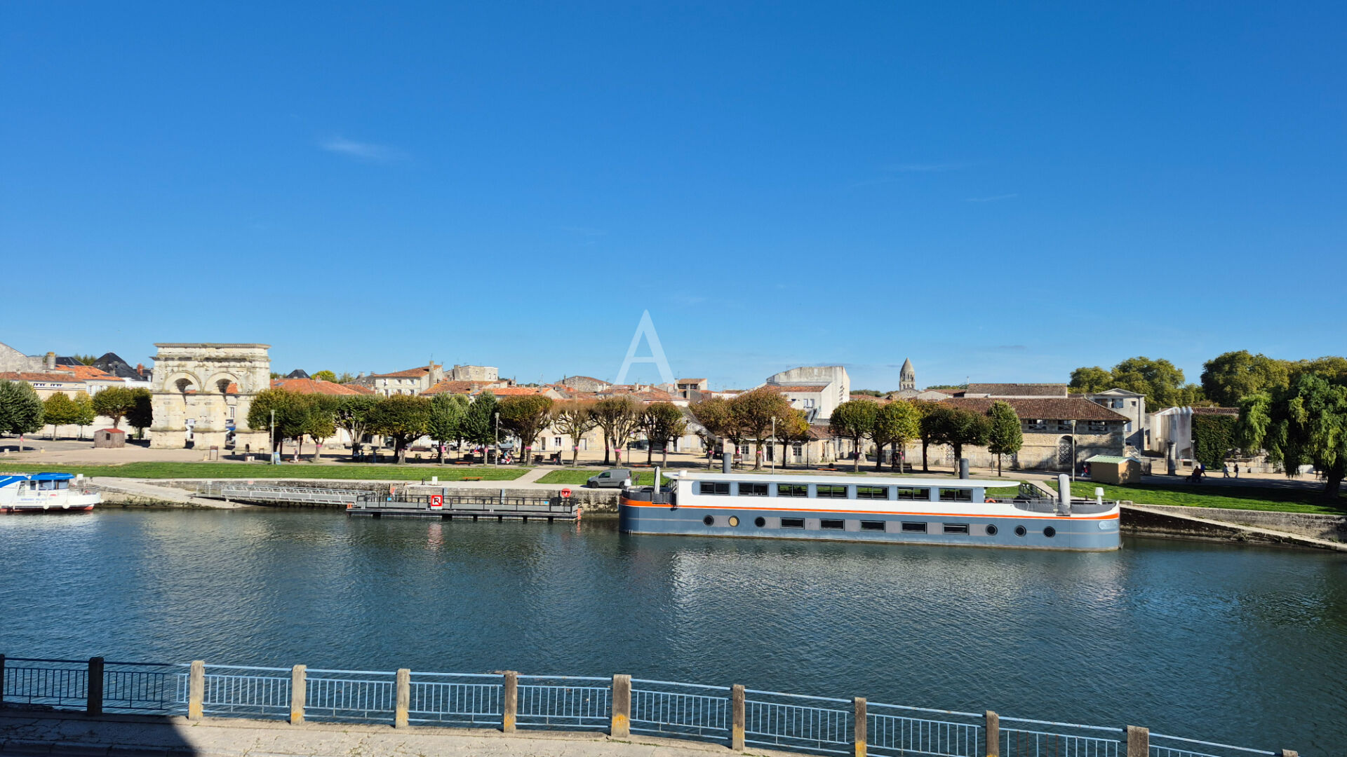 Agence immobilière de 
 L'ADRESSE SAINTES - L'adresse Saintes 
