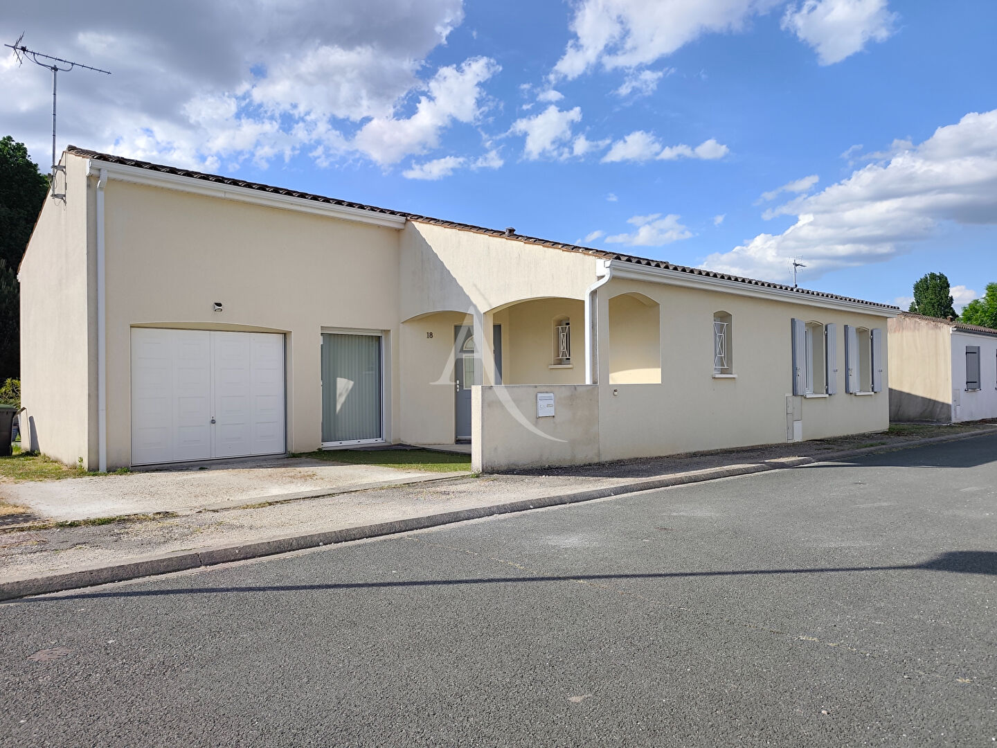 Agence immobilière de 
 L'ADRESSE SAINTES - L'adresse Saintes 
