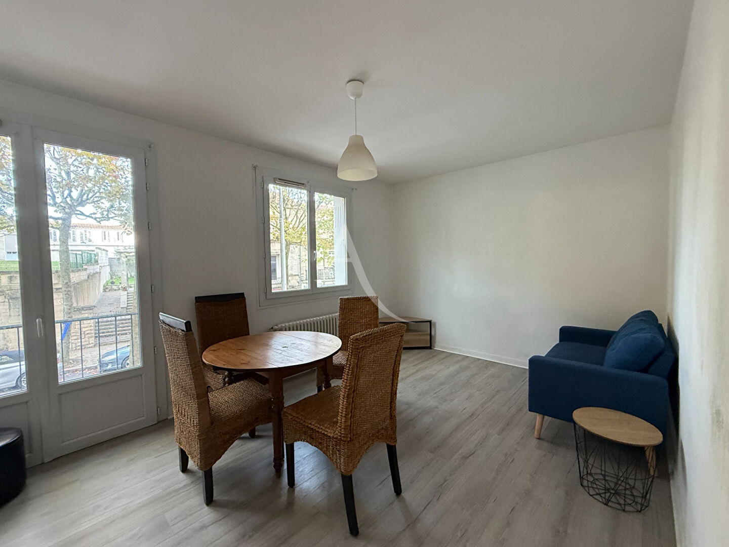 Appartement d'environ 50m², centre ville de Saintes 1 chambre.