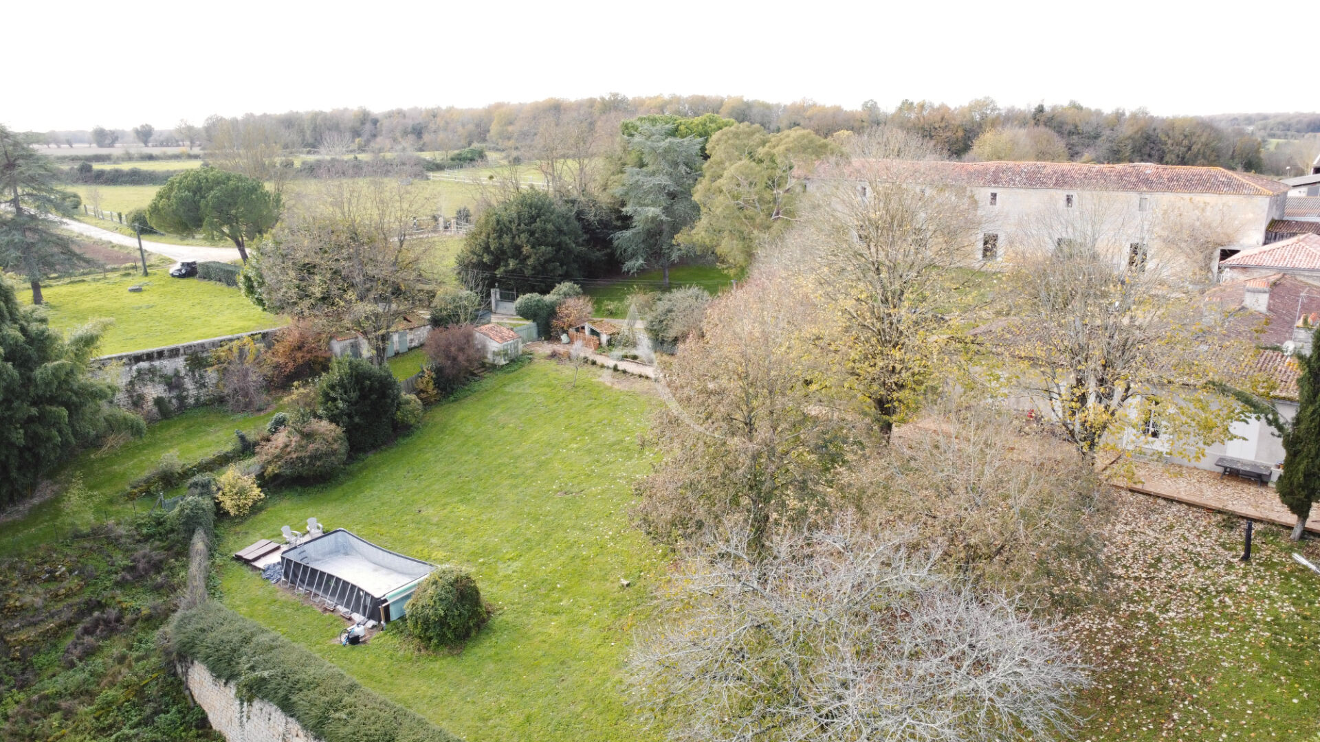 Domaine d'Exception au Coeur de Romegoux