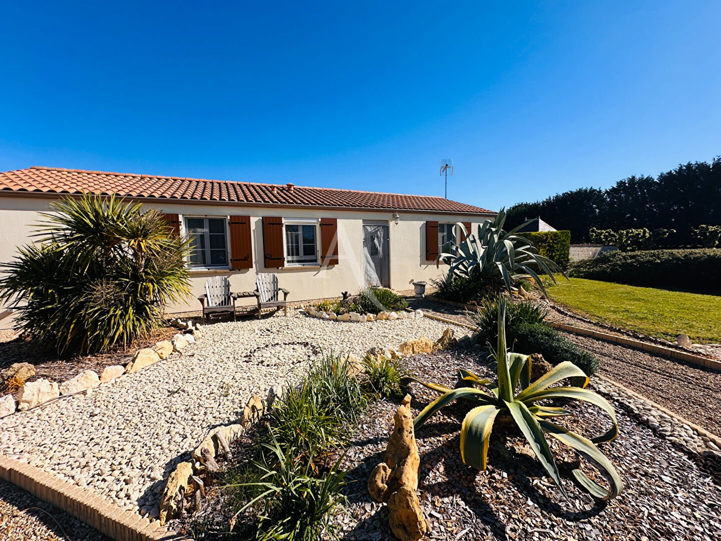 Agence immobilière de 
 L'ADRESSE SAINTES - L'adresse Saintes 
