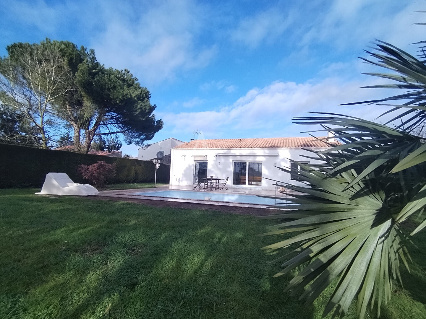 Agence immobilière de 
 L'ADRESSE SAINTES - L'adresse Saintes 
