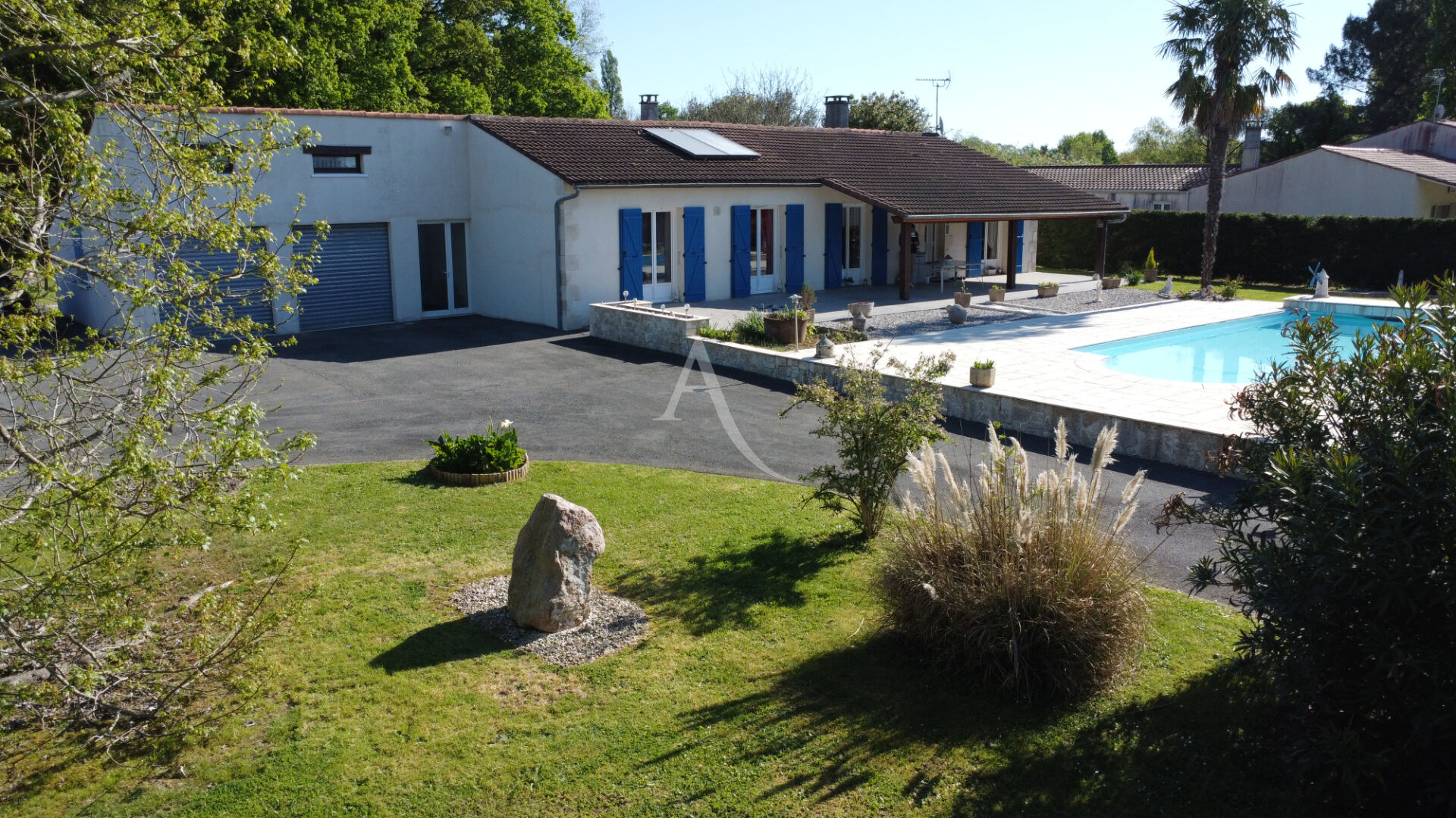 Agence immobilière de 
 L'ADRESSE SAINTES - L'adresse Saintes 
