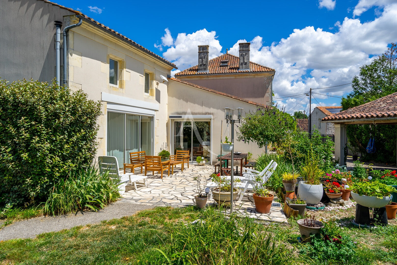 Agence immobilière de 
 L'ADRESSE SAINTES - L'adresse Saintes 
