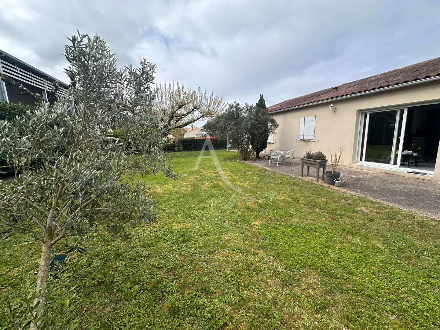 Agence immobilière de 
 L'ADRESSE SAINTES - L'adresse Saintes 
