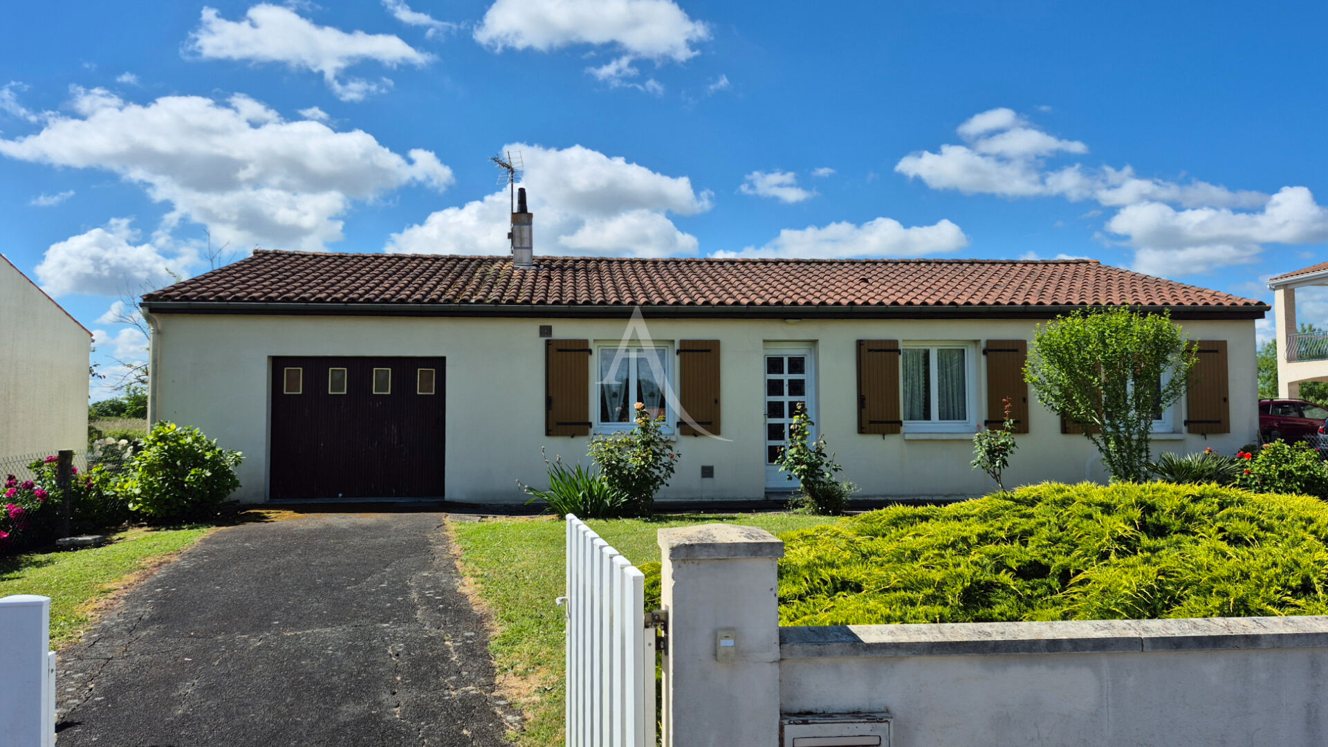 Agence immobilière de 
 L'ADRESSE SAINTES - L'adresse Saintes 

