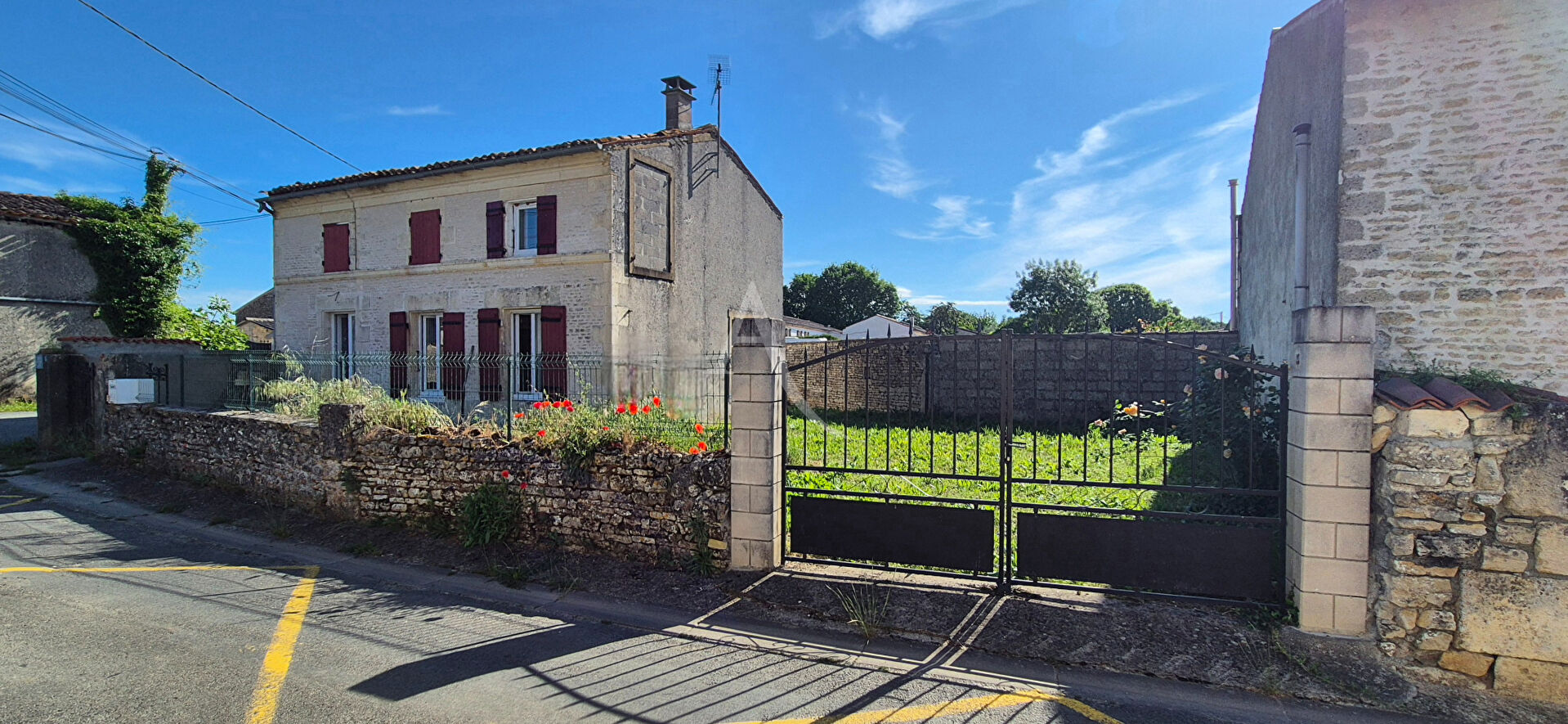 Agence immobilière de 
 L'ADRESSE SAINTES - L'adresse Saintes 
