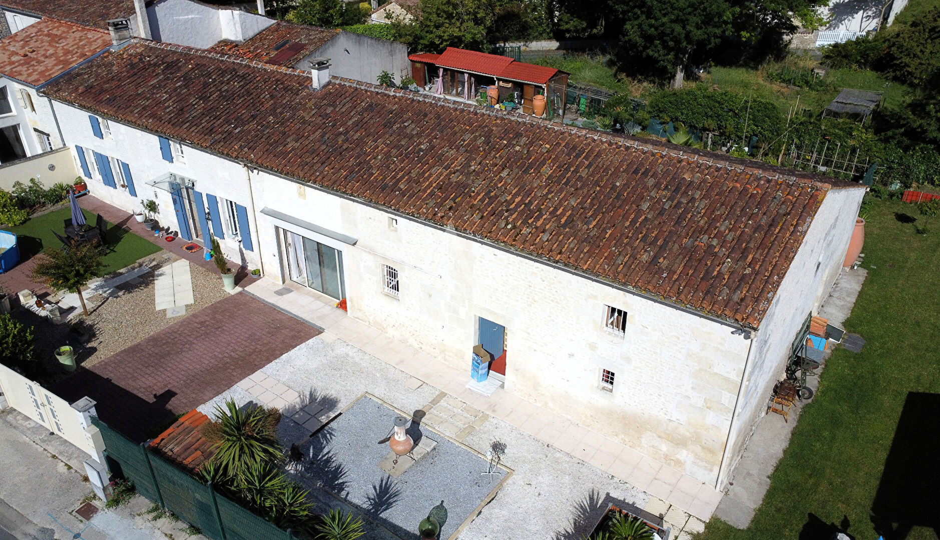 Agence immobilière de 
 L'ADRESSE SAINTES - L'adresse Saintes 
