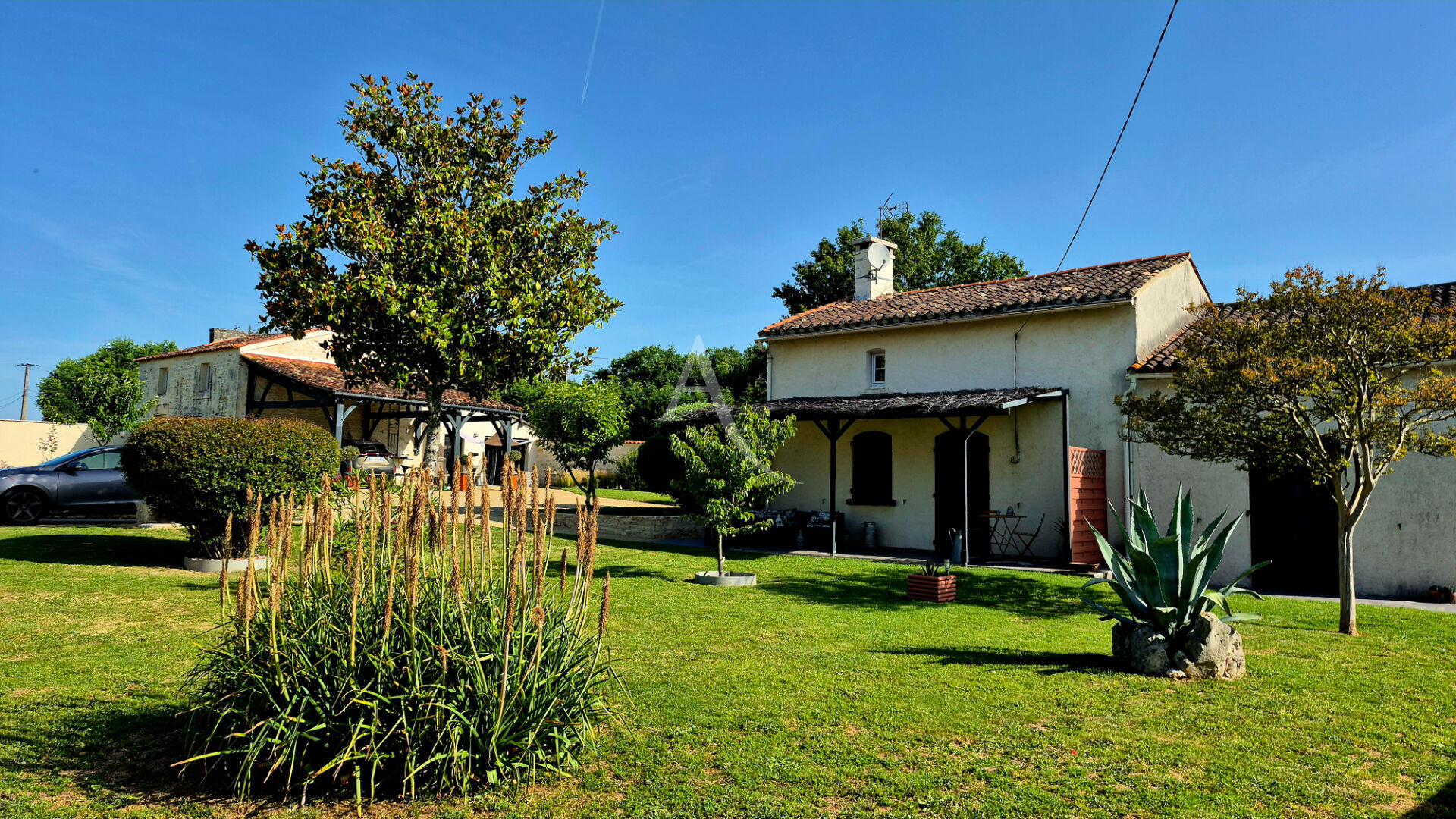Agence immobilière de 
 L'ADRESSE SAINTES - L'adresse Saintes 
