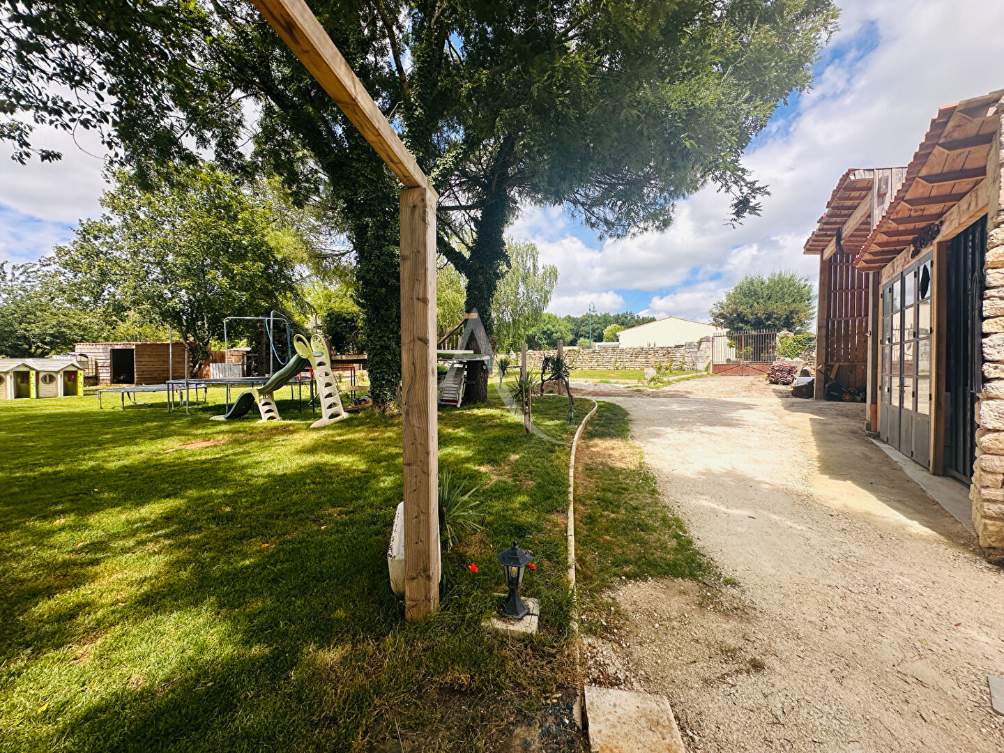 Agence immobilière de 
 L'ADRESSE SAINTES - L'adresse Saintes 
