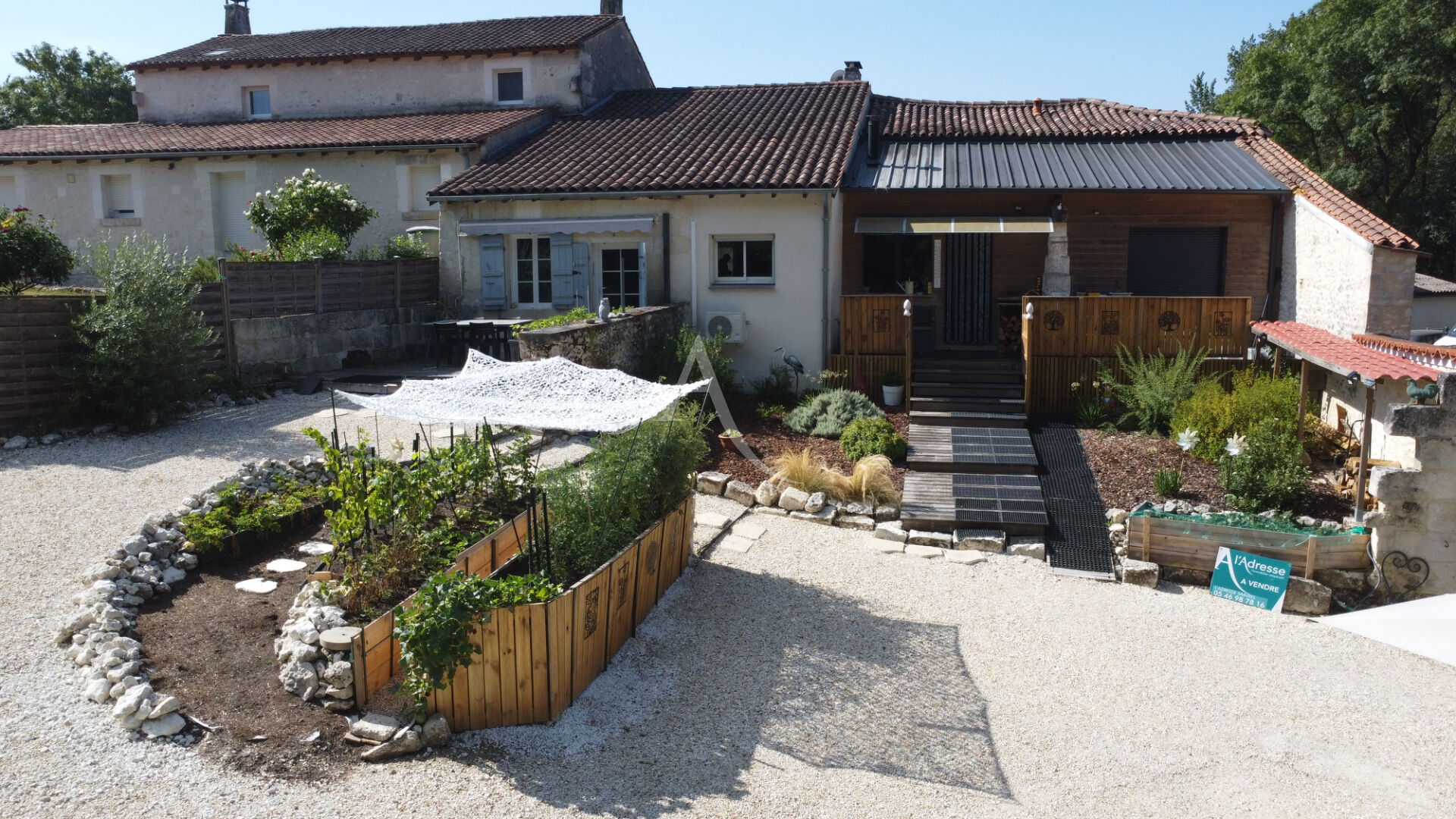 Agence immobilière de 
 L'ADRESSE SAINTES - L'adresse Saintes 
