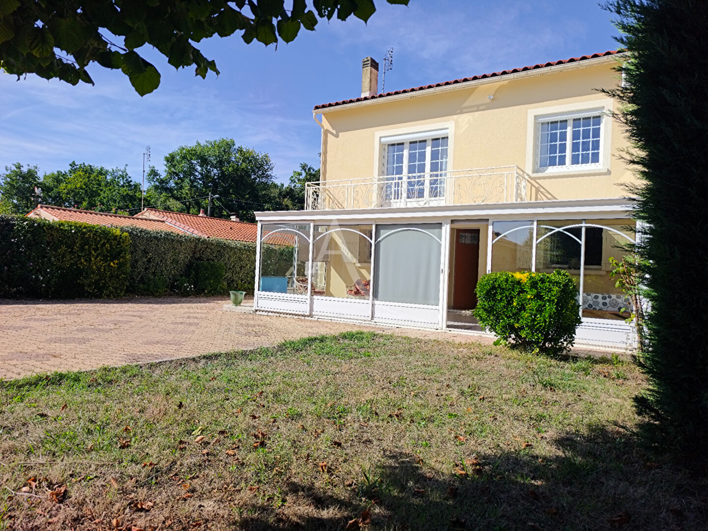 Agence immobilière de 
 L'ADRESSE SAINTES - L'adresse Saintes 
