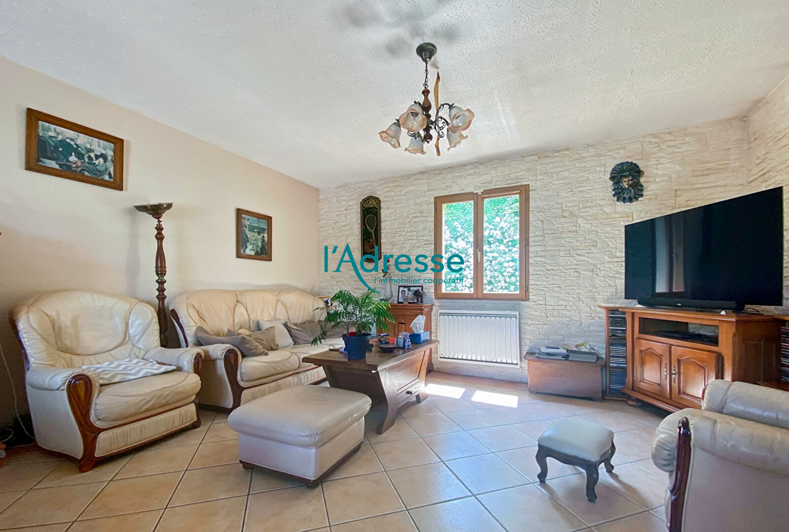 Photo Plain-pied sur 6 815m² de terrain image 3/6