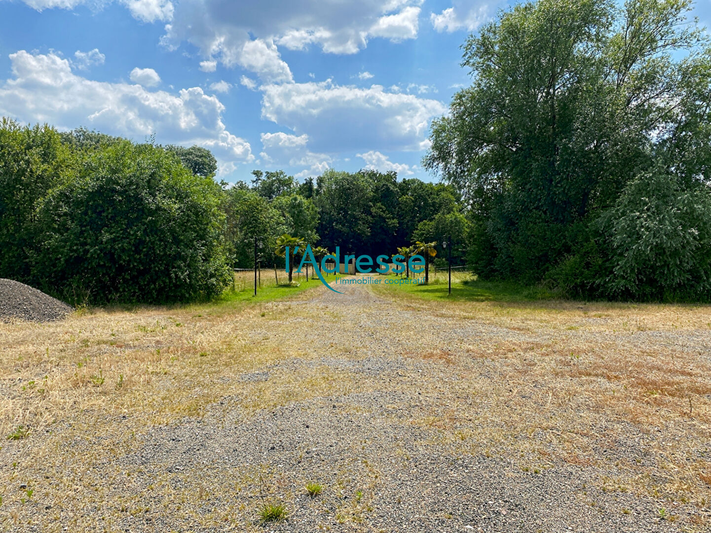 Photo Local commercial ou événementiel Dammartin en serve image 2/6