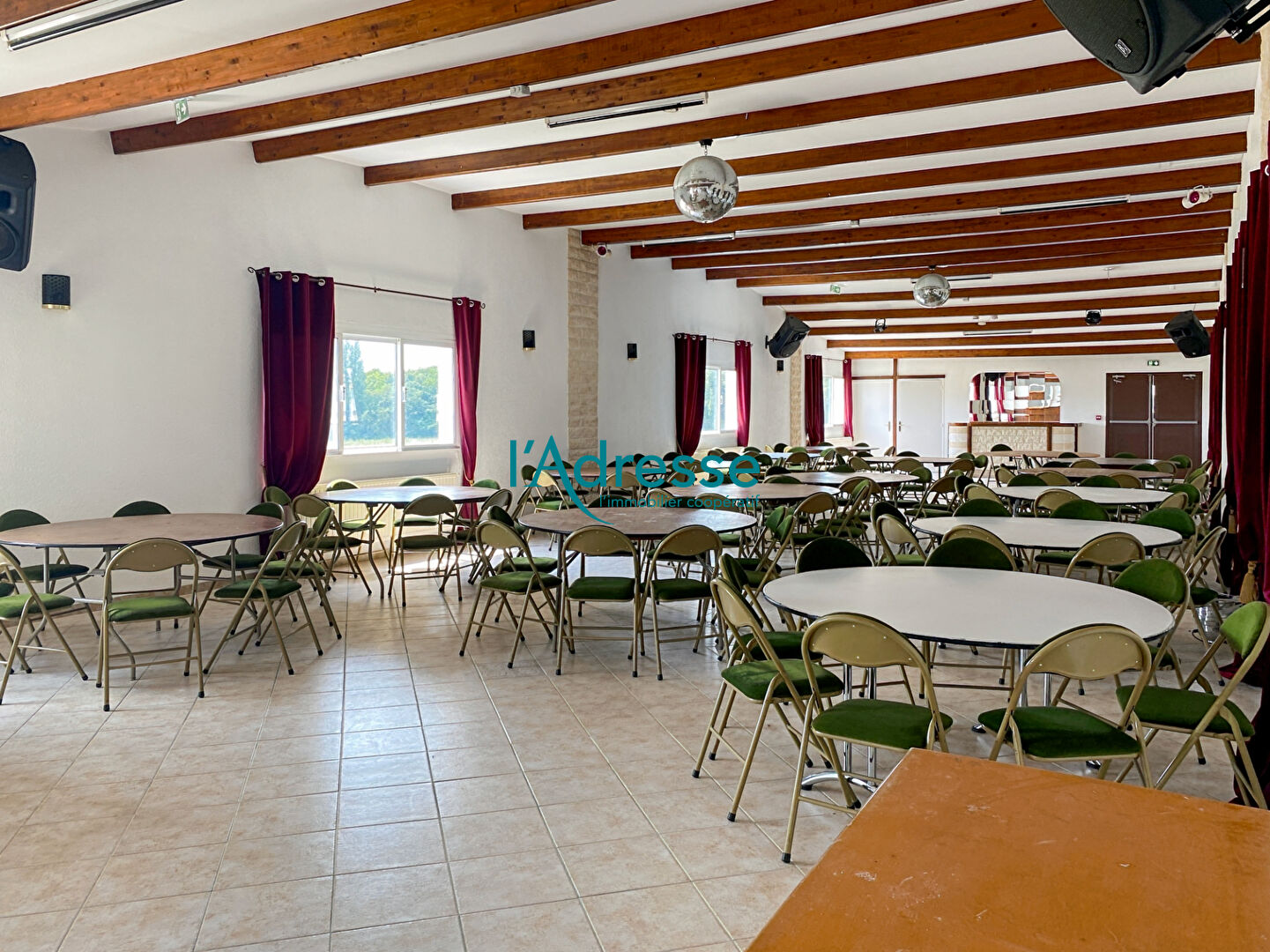 Photo Local commercial ou événementiel Dammartin en serve image 3/6