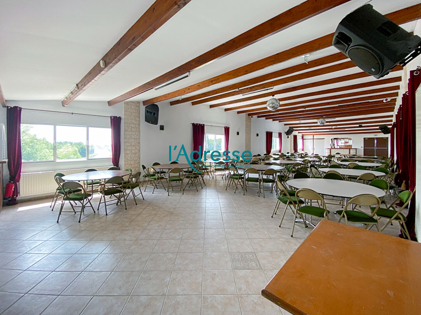 Photo Local commercial ou événementiel Dammartin en serve image 4/6