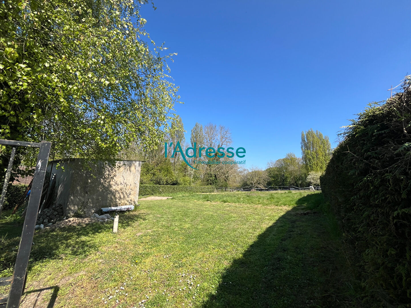 Photo Terrain constructible 415m² Brueil en vexin image 3/4