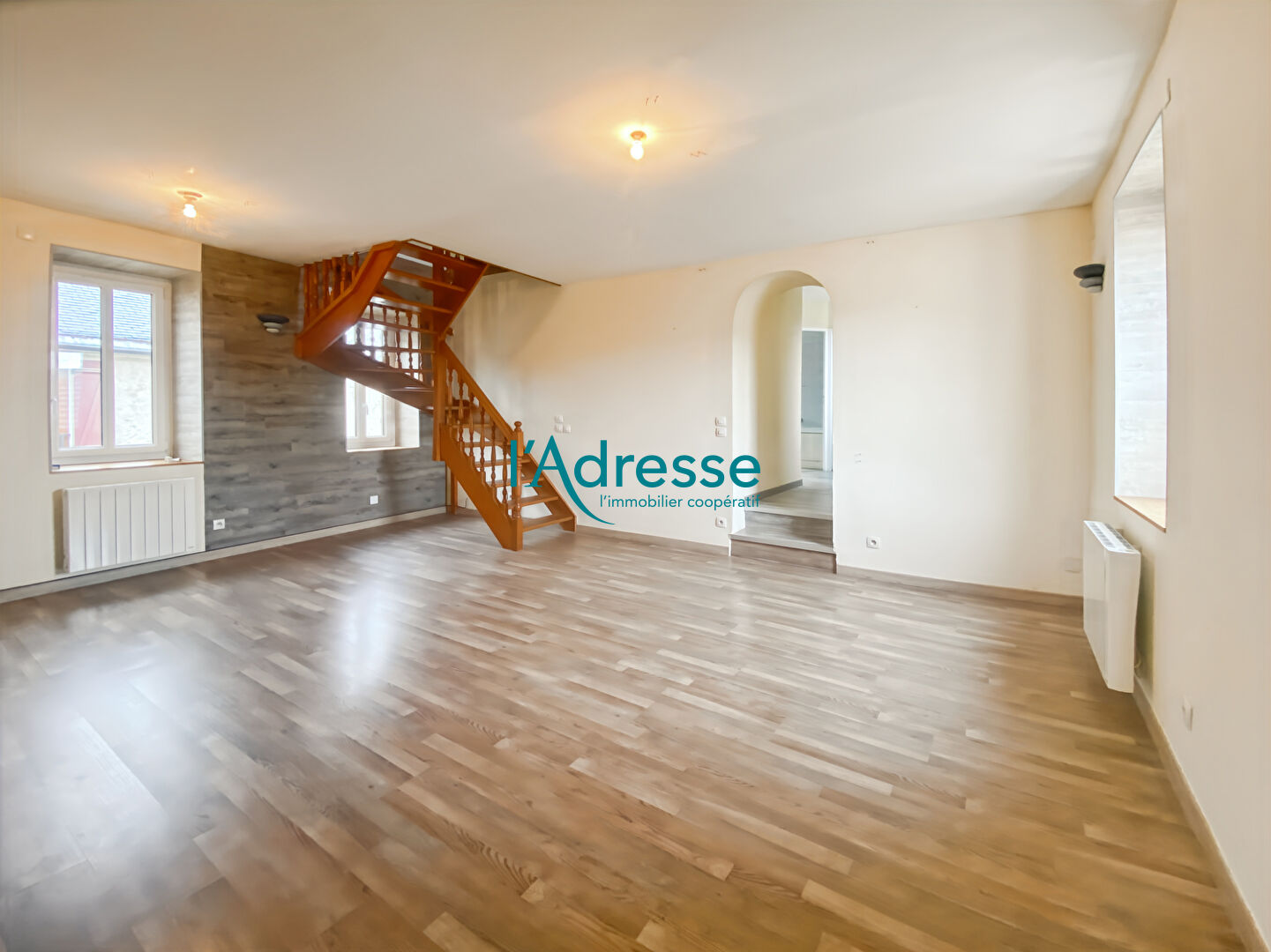 Photo Maison de ville en plein coeur du charmant village de Chaussy ! image 2/6