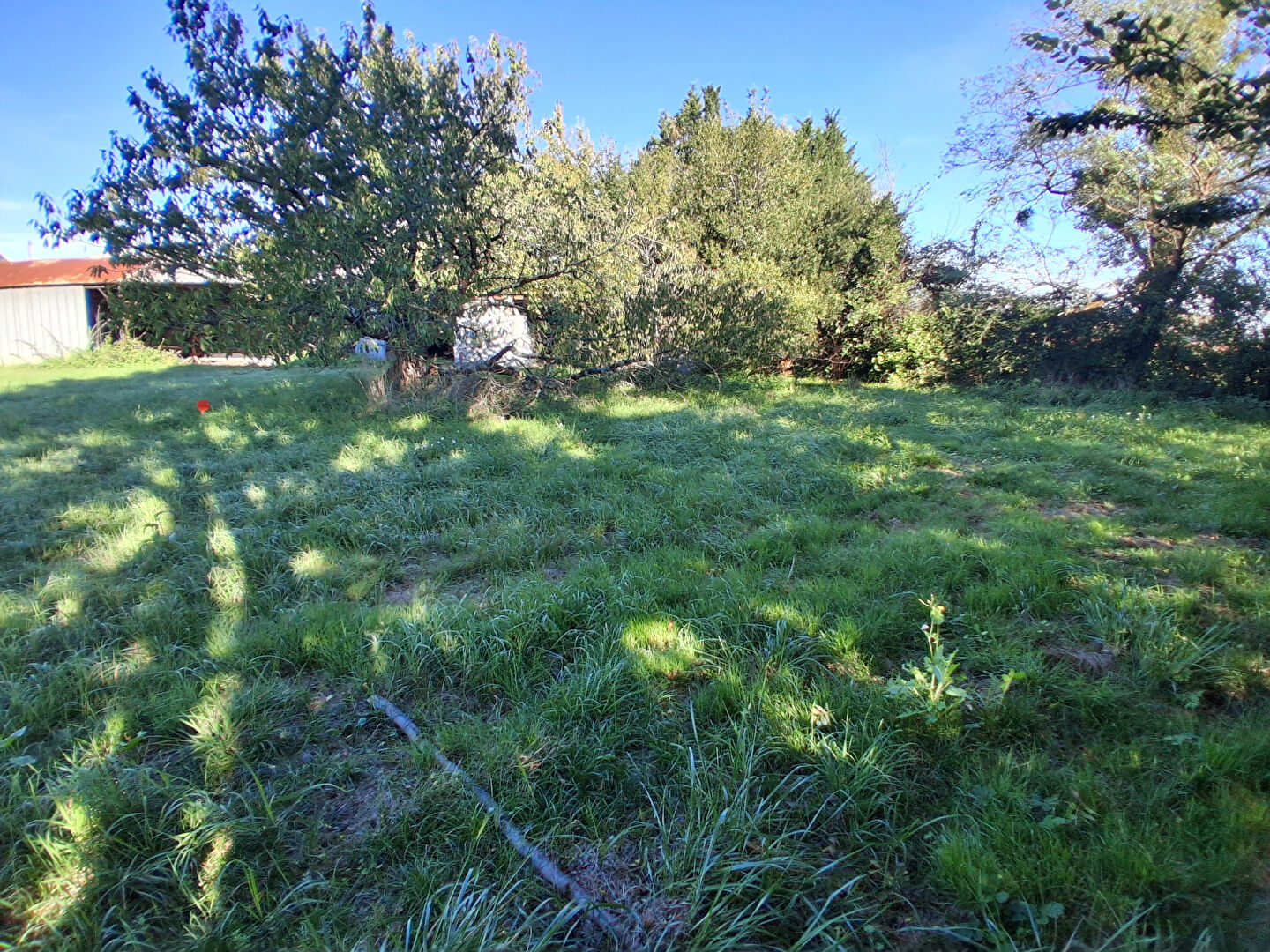 Terrain à bâtir dans un ensemble de 1086 M2  dont 373 M2 Constructibles