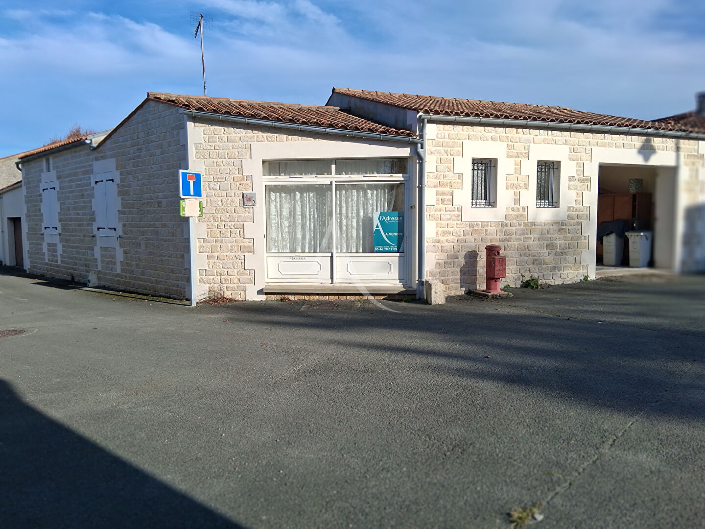 Photo Maison  plain pied  à proximité tous commerces image 1/6