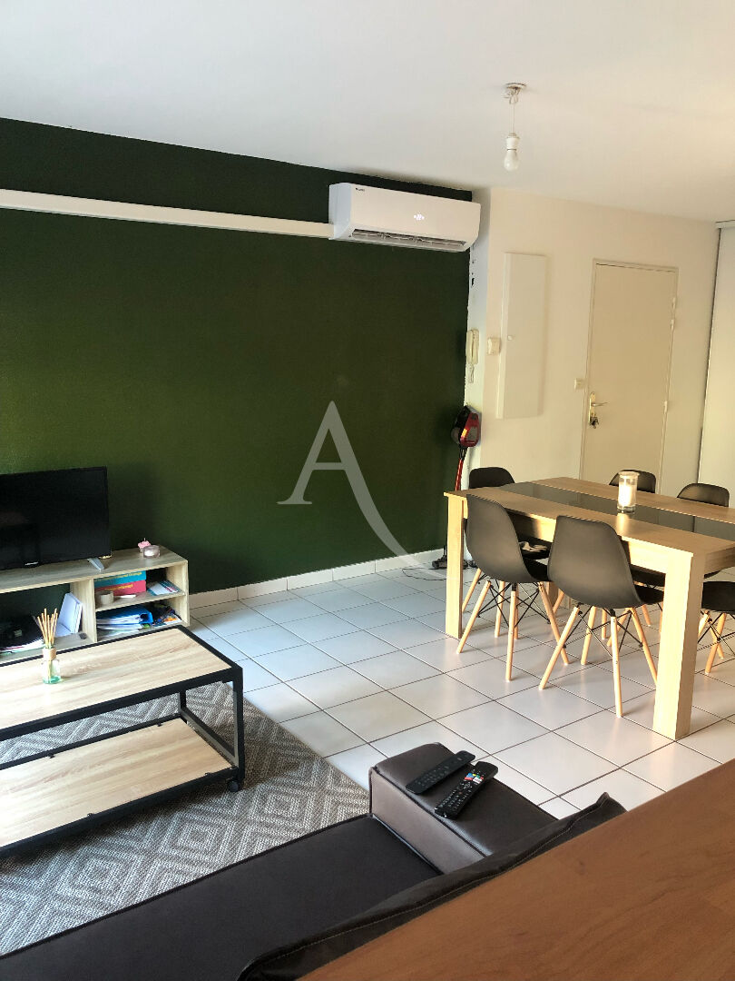 A LOUER APPARTEMENT T3 AVEC TERRASSE, GARAGE ET PISCINE Résidence les Arbousiers