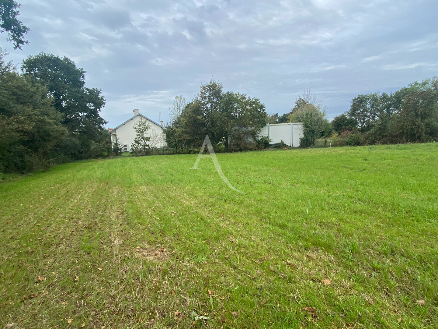 Terrain à bâtir - LES ACHARDS - 606m²