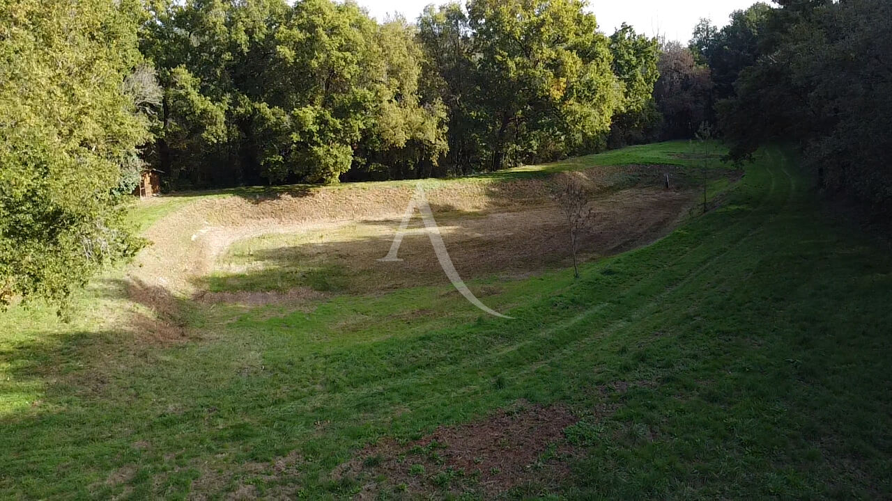 Photo Terrain de loisir avec bassin. La Chaize Giraud image 2/2