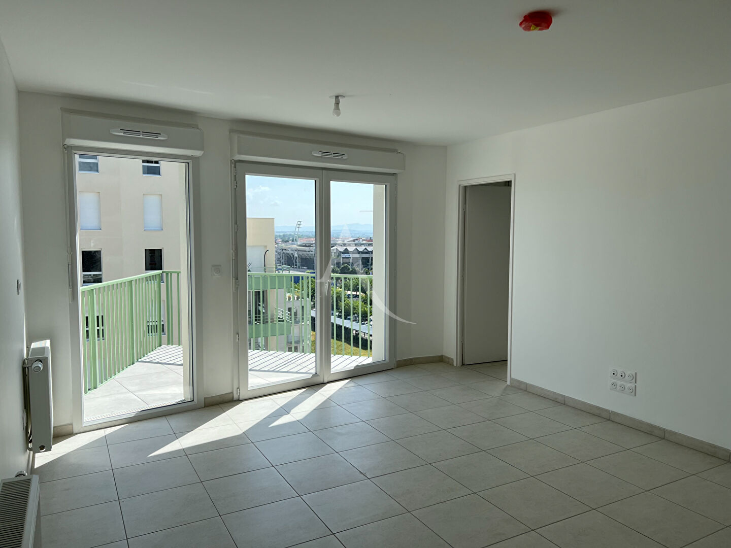 Photo Studio 31m2 avec balcon image 1/6