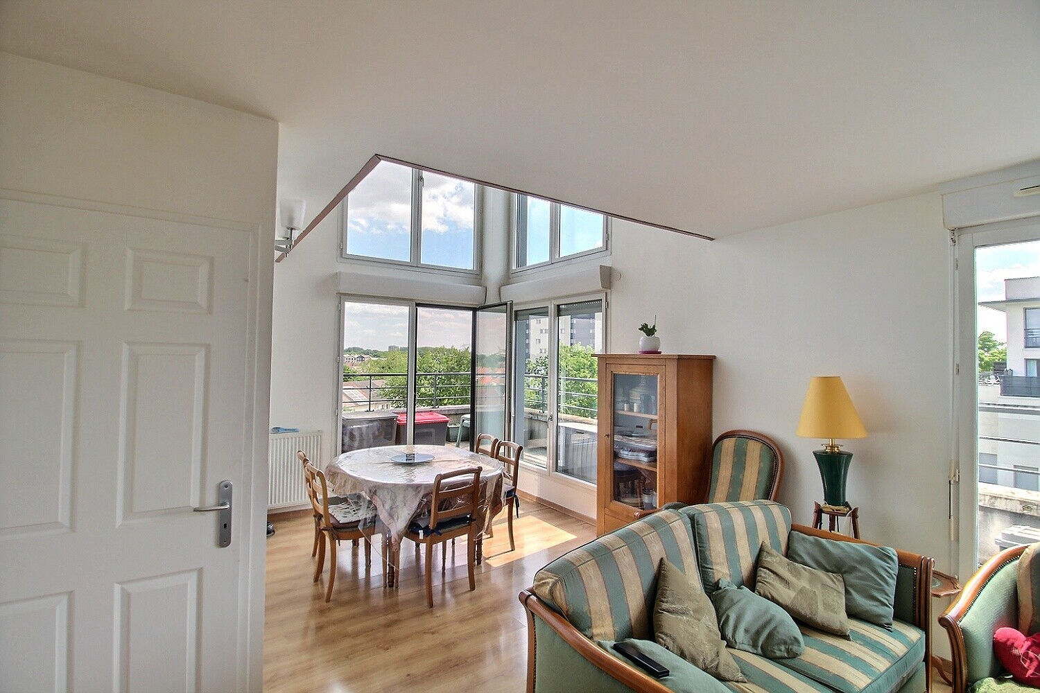 Photo Appartement Duplex à Elancourt 5 pièces 100 m2 avec parking sous-sol image 1/6