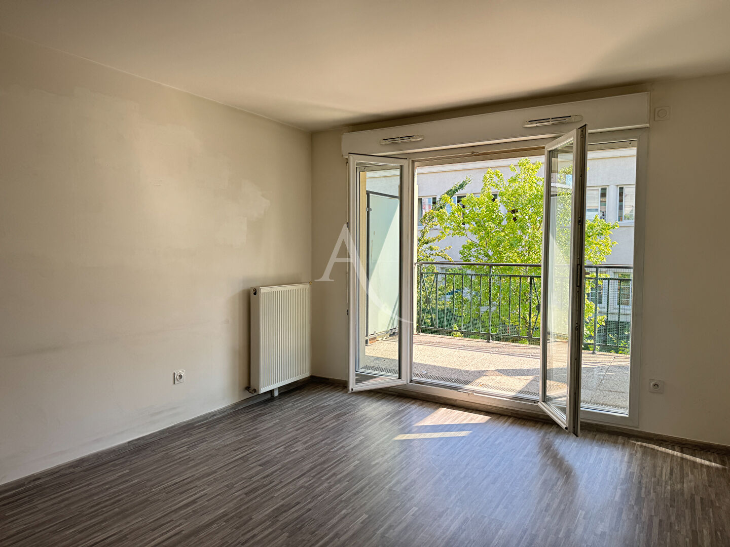 Photo Appartement  (PMR) Romainville 3 pièces 62 M² avec Balcon/terrasse et parking.. image 6/6