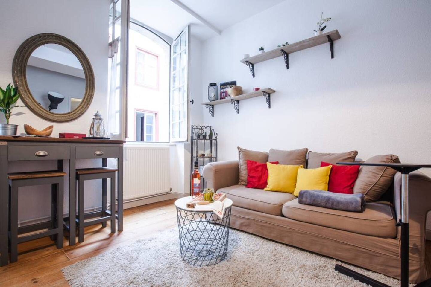 Photo Opportunité d'investissement clé en main - Bayonne centre, Petit Bayonne T3 meublé image 2/6