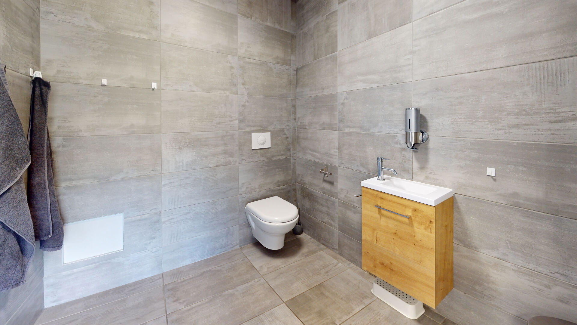 Photo Bureaux aménagés de 140m² environ, terrasse, garage et 5 places de parkings image 6/6