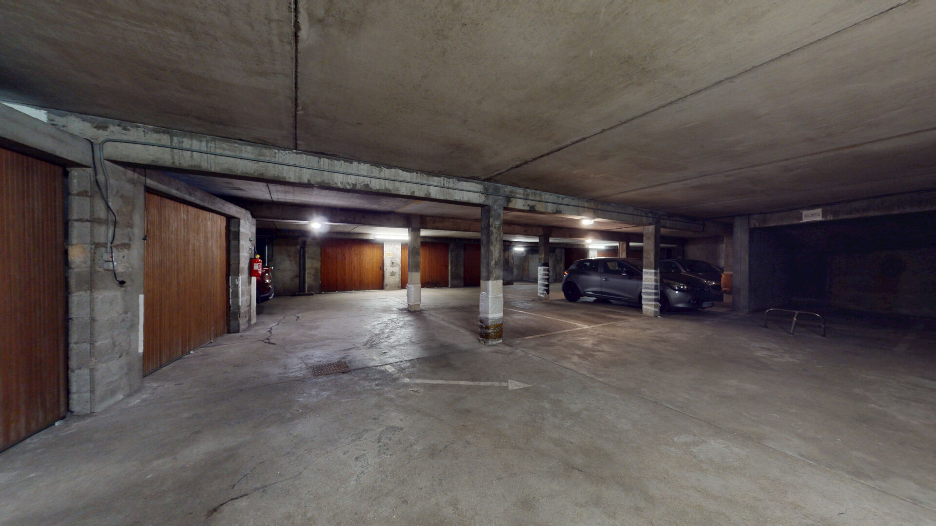 Garage 20m² avec cave attenante de 20m²