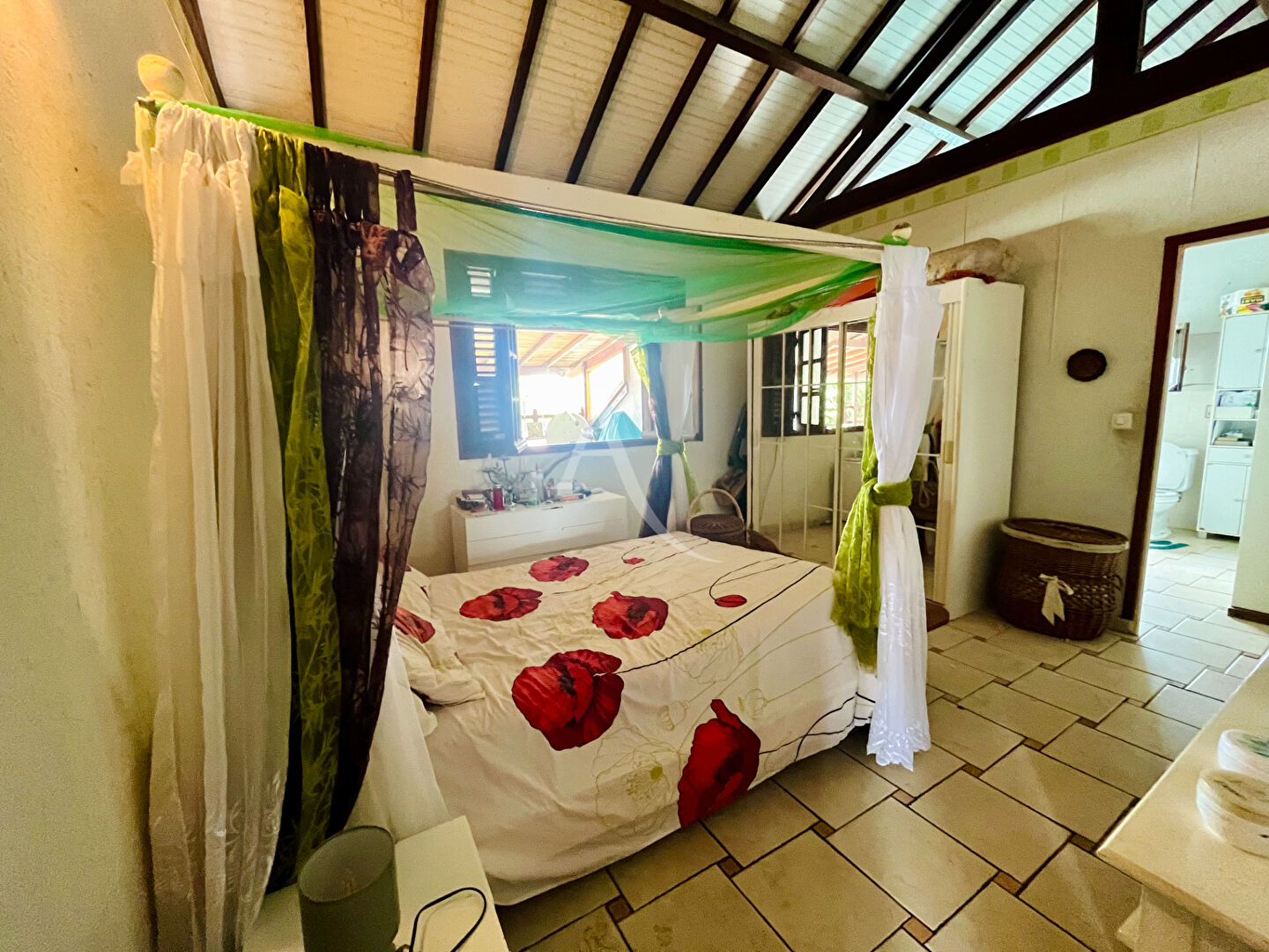 Photo Ensemble immobilier avec piscine - 6 appartements - Fort potentiel locatif au Gros-Morne image 6/6