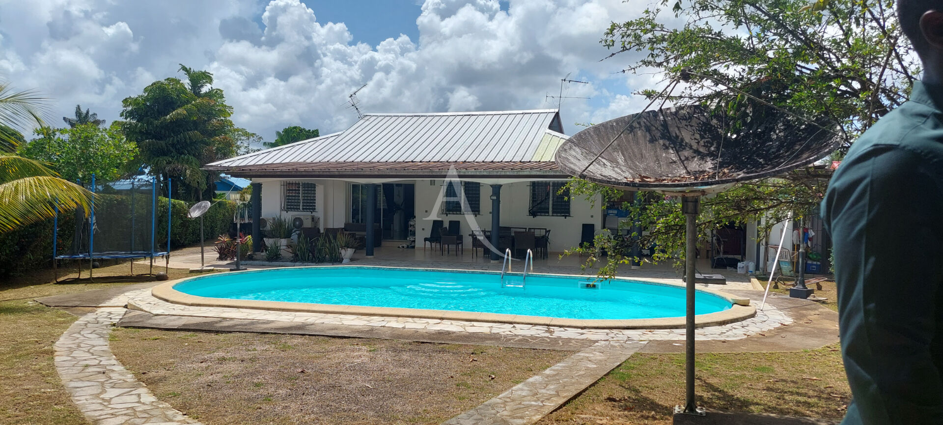 SUPERBE VILLA T5 DE 150 m2 AVEC PISCINE ET JARDIN + DEPENDANCE T2