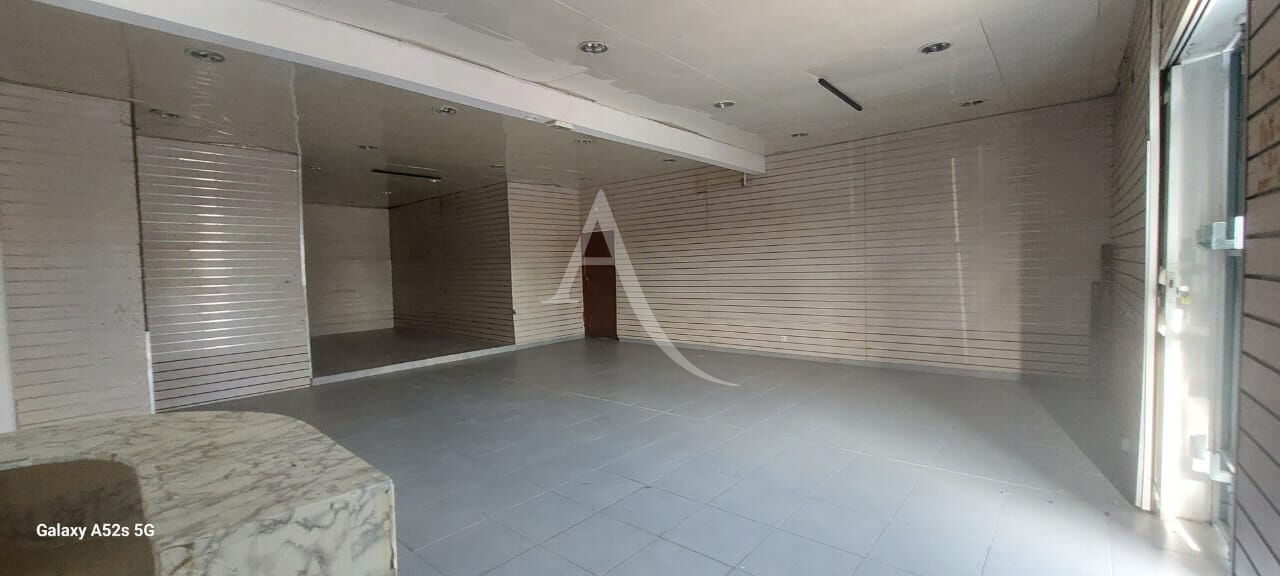 Local commercial - 100 m2 - proche du marché de cayenne