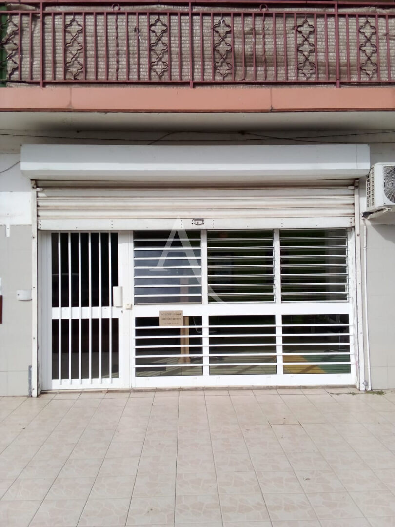 Photo Local professionnel - 90m2 - zone attractive et fréquentée - CAYENNE proche ALBERT image 1/5