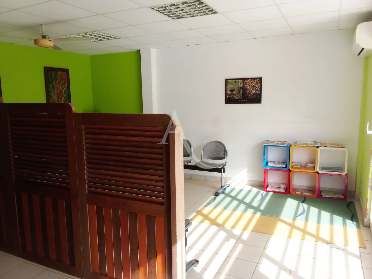 Photo Local professionnel - 90m2 - zone attractive et fréquentée - CAYENNE proche ALBERT image 2/5