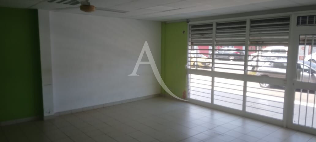 Photo Local professionnel - 90m2 - zone attractive et fréquentée - CAYENNE proche ALBERT image 4/5