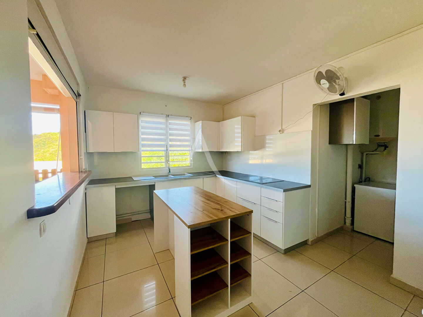 Photo T4 lumineux avec terrasse et garage à Schoelcher image 1/6