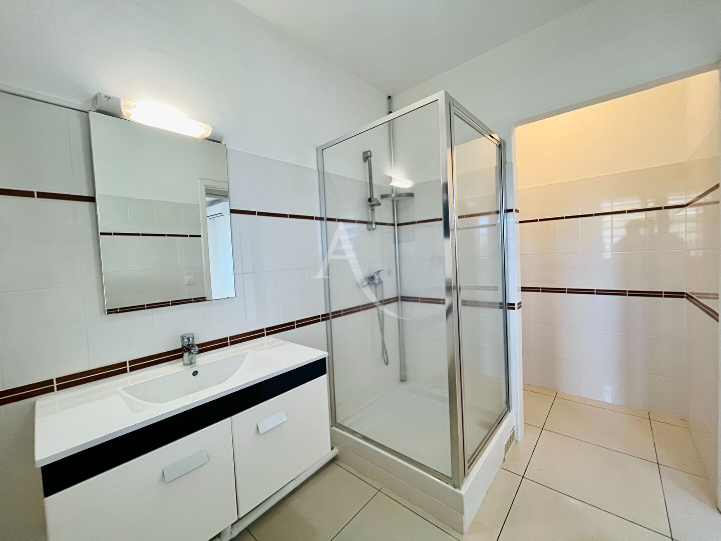 Photo T4 lumineux avec terrasse et garage à Schoelcher image 5/6